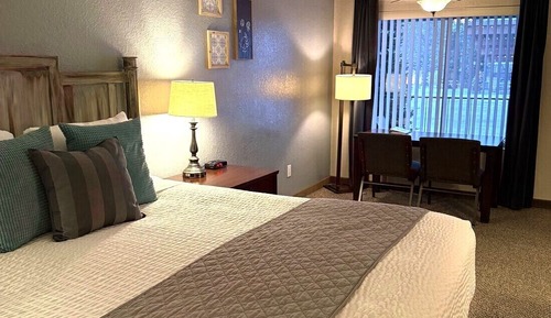 Single Room, 1 King Bed, Pets Allowed, Ground Floor