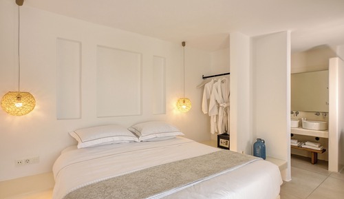 Deluxe Room Street View