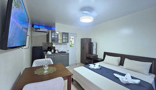 Deluxe Studio, Pool View