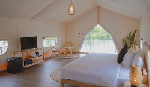 Signature Tent, 1 Queen Bed, Balcony, Lake View