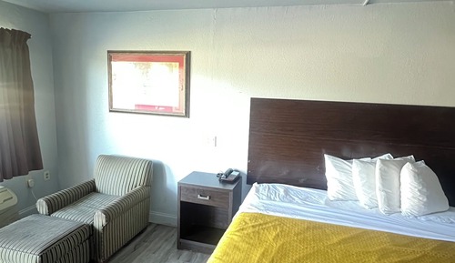 Room, 1 King Bed, Smoking