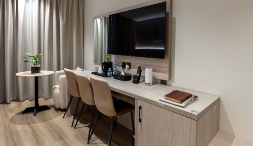 Deluxe Room, Multiple Beds, Mobility Accessible