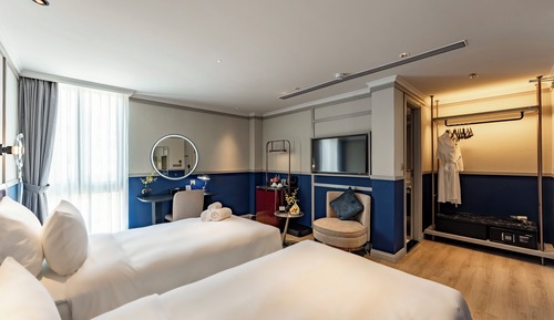 Superior Twin Room Interior Window