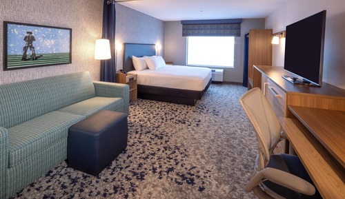 Studio, 1 King Bed, Accessible (Roll-In Shower)