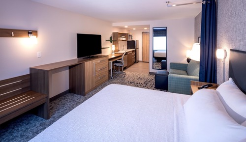 Suite, 1 King Bed, Accessible, Bathtub