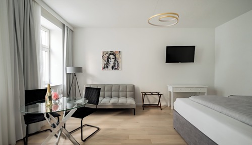 Deluxe Apartment, Courtyard View