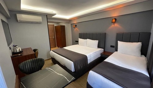 Economy Triple Room, Balcony