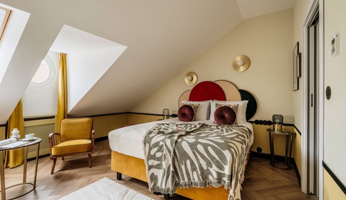 Comfort Room, City View