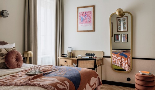 Comfort Room, City View