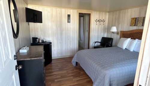 Single Room (upper level, stairs only)