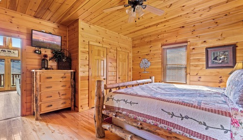 Signature Cabin, 4 Bedrooms, Balcony, Mountain View