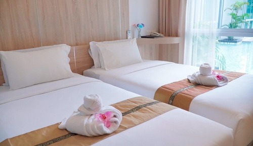 Deluxe Double or Twin Room, Poolside