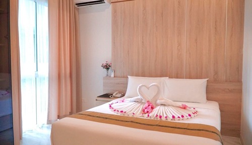 Deluxe Room, Jetted Tub