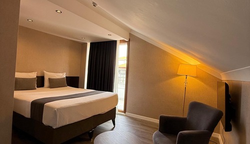 Premier Studio Suite, City View