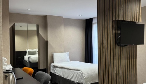 Luxury Triple Room, Courtyard View