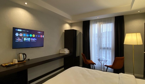 Business Studio Suite, City View