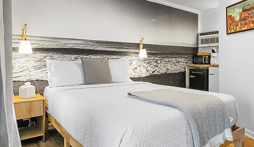 Comfort Single Room, 1 Queen Bed, Non Smoking, Pool View