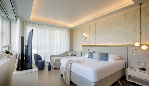 Junior Studio Suite, Balcony, City View