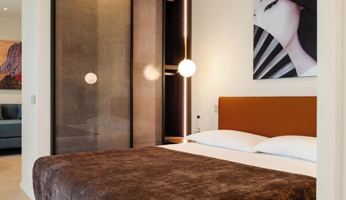 Design Suite, Partial Sea View