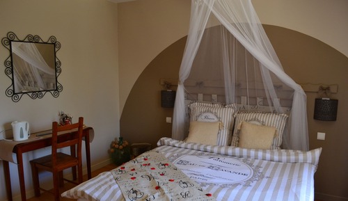 Luxury Double Room, Shared Bathroom, Pool View