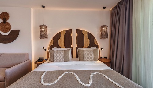 Lifestyle Suite Pool - Side Sea View