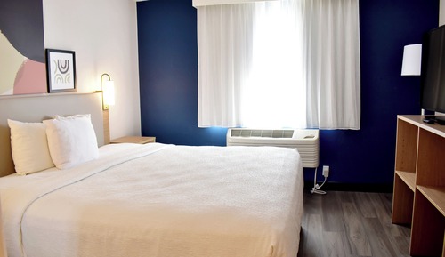 Room, 1 Queen Bed, Bathtub (Mobility & Hearing)