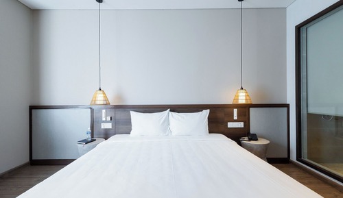 Premium Room, 1 King Bed, Partial Sea View, Sea Facing