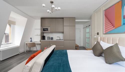 Superior Studio Suite, City View