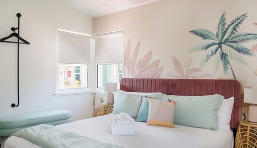 Luxury Studio Suite, 1 King Bed, Kitchenette, Courtyard View
