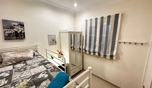 Economy Twin Room, Shared Bathroom