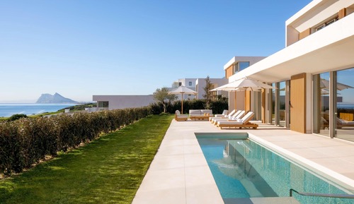 TWO BEDROOM POOL SUITE 2 King 290sqm