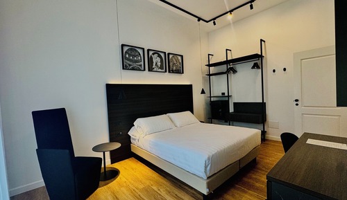 Deluxe Double Room, 1 Queen Bed, Non Smoking, Private Bathroom