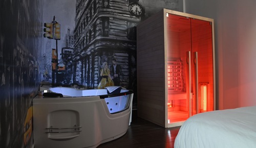 Studio Suite, Balcony, Pool View