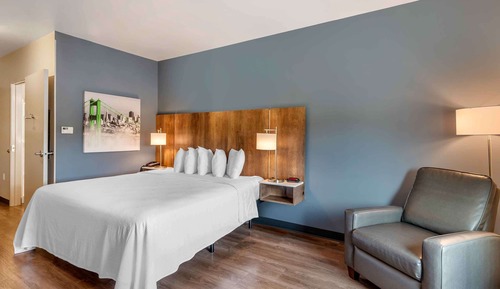Standard Studio, 1 King Bed, Non Smoking, Refrigerator (Microwave)