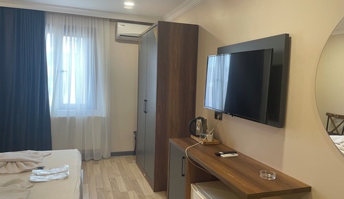 Deluxe Room, 1 Queen Bed
