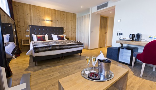Suite, Bathtub, Lake View