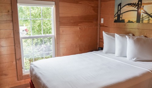 Standard Cabin, Courtyard Area