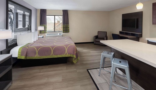 Deluxe Studio Suite, 1 King Bed, Non Smoking