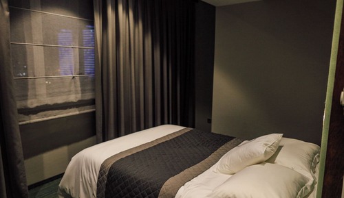 Standard Room, 1 Queen Bed
