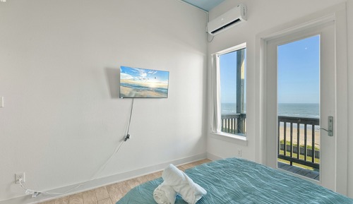 Deluxe Single Room #303, 1 Bedroom, Beach View, Oceanfront
