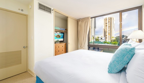 Family Condo, 2 Bedrooms, Balcony, Mountain View (0111)