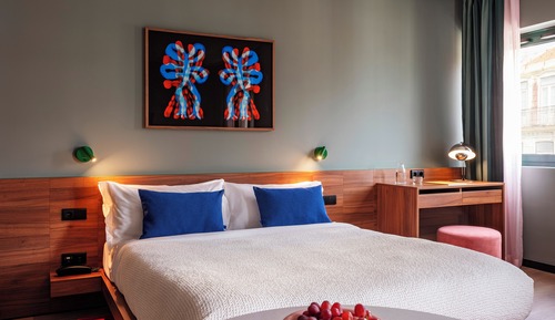 Extra Large Studio with Kitchenette