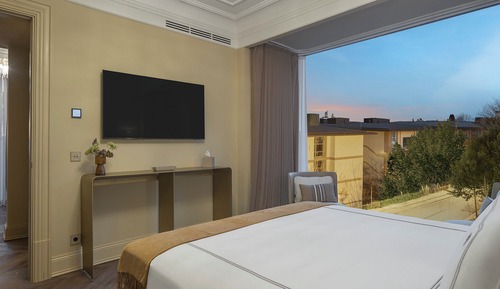 Suite, City View