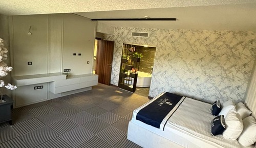 Junior King Suite