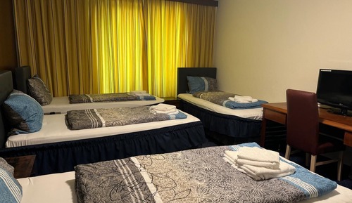 Basic Quadruple Room, Private Bathroom (Vierbettzimmer )