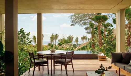 Studio Suite, 1 King Bed, Poolside