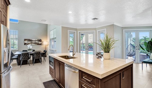 House (Multiple Bedrooms)