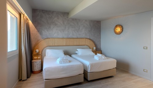 Suite, Multiple Beds, Accessible, Jetted Tub