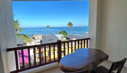 Basic Suite, Balcony