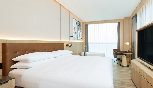 Superior Room, 1 King Bed, City View